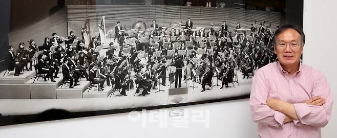 정재왈 서울시향 대표가 최근 서울 종로구 서울시향 사무실에서 이데일리와의 인터뷰에 앞서 포즈를 취하고 있다. (사진=방인권 기자)