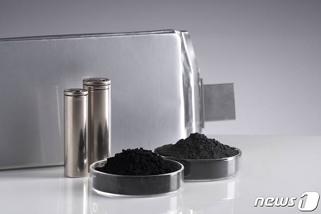 포스코퓨처엠에서 생산하는 양극재 및 음극재 등 제품 모습(포스코퓨처엠 제공) ⓒ News1 강은성 기자