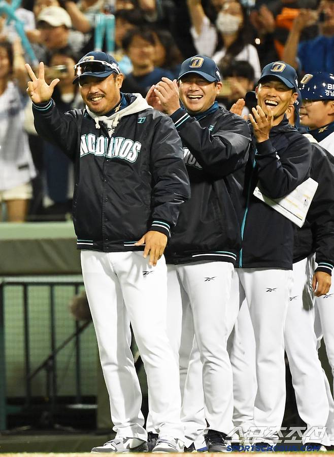 22일 울산 문수야구장에서 열린 NC 다이노스와 한화 이글스의 경기. 승리한 NC 이호준 감독이 기뻐하고 있다. 울산=박재만 기자 pjm@sportschosun.com/2025.05.22/