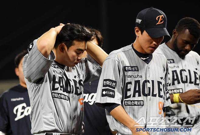 루징 시리즈에 가장 아쉬워한 선수는 문현빈이었다.