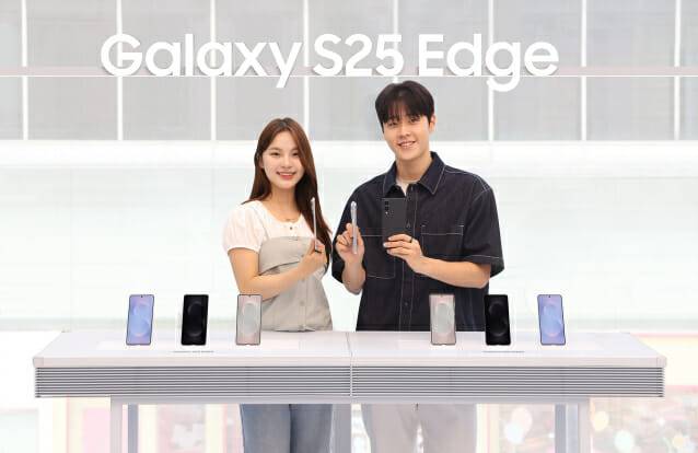 삼성 강남에서 '갤럭시 S25 엣지'를 소개하는 모습 (사진=삼성전자)