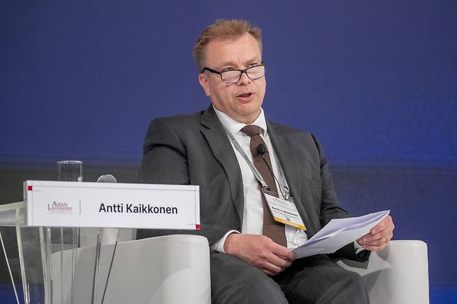 22일 오후 서울 중구 신라호텔에서 2025 아시안리더십콘퍼런스에서 안티 카이코넨 전 핀란드 국방부 장관이 발언하고 있다./장련성 기자