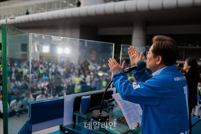 이재명 더불어민주당 대선후보가 21일 오후 인천 계양역 앞에서 열린 유세에서 연설을 하고 있다. ⓒ데일리안 홍금표 기자