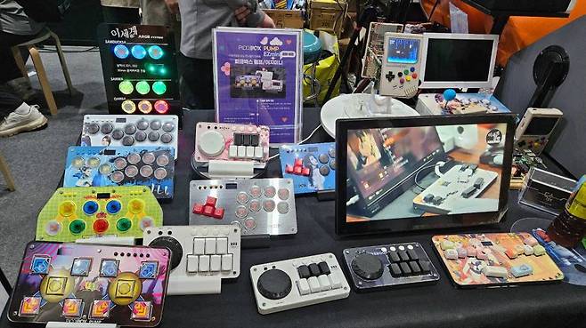 독수공방X이세계공방에서 발표한 다채로운 컨트롤러들