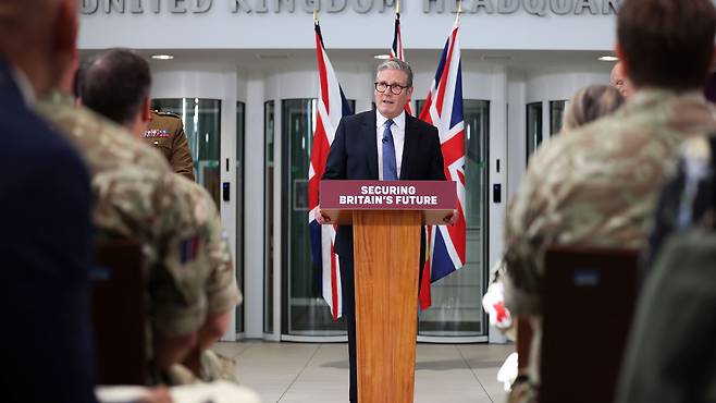 [기자회견 하는 스타머 총리]