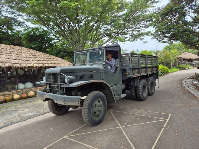전날(22일) 제주민속촌에서 영화 '내 이름은' 촬영이 이뤄지는 모습.