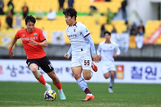 ▲ 광주FC는 지난 4월 13일 춘천 송암스포츠타운에서 열린 하나은행 K리그1 2025 8라운드 강원과의 원정 경기에서 0-1로 졌다. 사진은 이날 경기를 치르고 있는 광주 박태준 [광주FC]