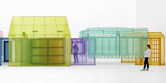 영국 런던 테이트모던에서 제네시스 전시 일환으로 열린 서도호 작가의 전시 ‘서도호: 집을 걷다(Walk the House)’에 나온 ‘Nest/s’(2024)  ⓒ서도호, Tate Photography