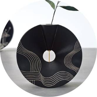 런던 크래프트 위크에 소개된 
은 상감 잔상화병. 국가유산진흥원