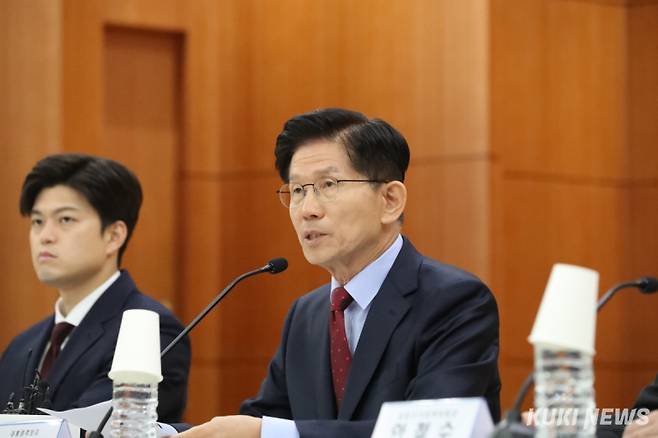 김문수 국민의힘 대선 후보가 22일 서울 여의도 한국거래소에서 열린 중앙선거대책위원회 현장 회의에서 발언하고 있다. 유희태 기자