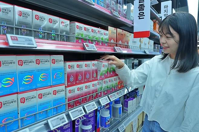 유통업계의 건강기능식품 시장을 선점하기 위한 각 전략들이 주목 받고 있다. 롯데마트 제공.