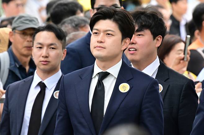 김용태 국민의힘 비상대책위원장이 23일 경남 김해시 봉하마을에서 열린 고 노무현 전 대통령 16주기 추도식에 참석하고 있다. 연합뉴스