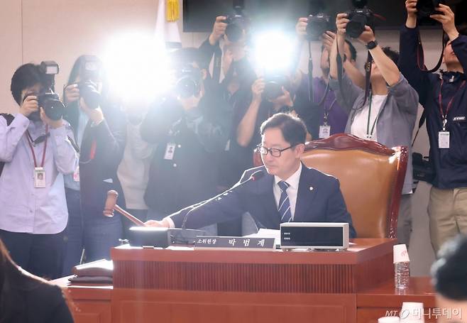 [서울=뉴시스] 고승민 기자 = 7일 서울 여의도 국회에서 열린 법제사법위원회 제1차 법안심사제1소위원회에서 박범계 위원장이 회의를 개의하고 있다. 2025.05.07. kkssmm99@newsis.com /사진=고승민