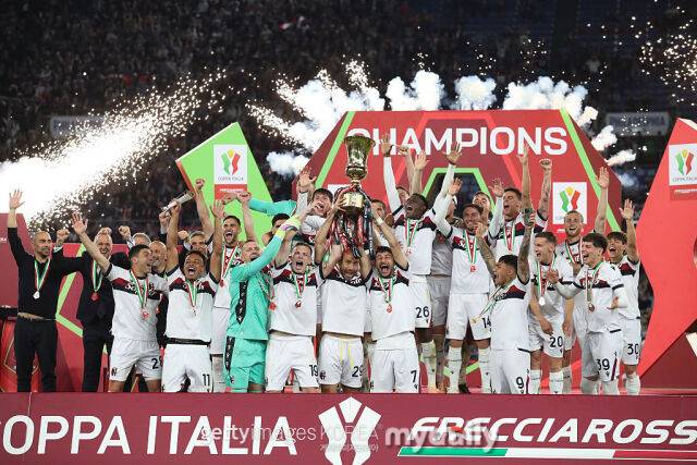 51년 만에 코파 이탈리아 트로피를 들어 올린 볼로냐 FC 1909. /게티이미지코리아
