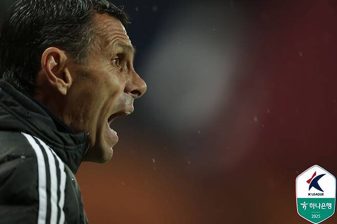 [서울=뉴시스]K리그1 전북 포옛 감독. (사진=한국프로축구연맹 제공)