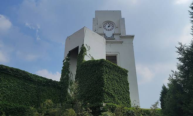 중국 산둥성 옌타이시의 쥔딩 와이너리. 옌타이=이우중 특파원