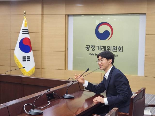 김상현 공정거래위 경제분석과장이 올 2월 정년이 보장된 교수직을 떠나 공공 부문에서 활약하고 있다. 사진 제공=인사처