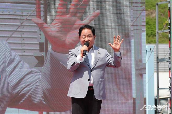 주광덕 시장이 22일 남양주시 노인복지관 개관 30주년 기념행사에서 인사말을 하고 있다. 사진제공ㅣ남양주시