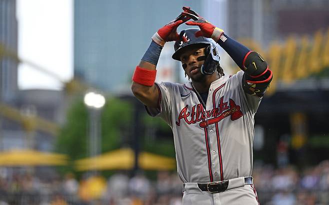 지난해 5월 피츠버근전에서 적시타를 때리고 세리머니한 아쿠냐 주니어. Getty Images코리아