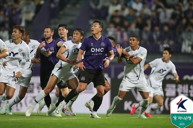 지난 10일 안양종합운동장에서 열린 안양 FC-대구 FC 경기 장면. 프로축구연맹