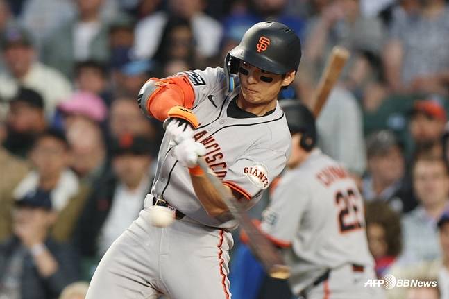 타격하는 이정후. /AFPBBNews=뉴스1