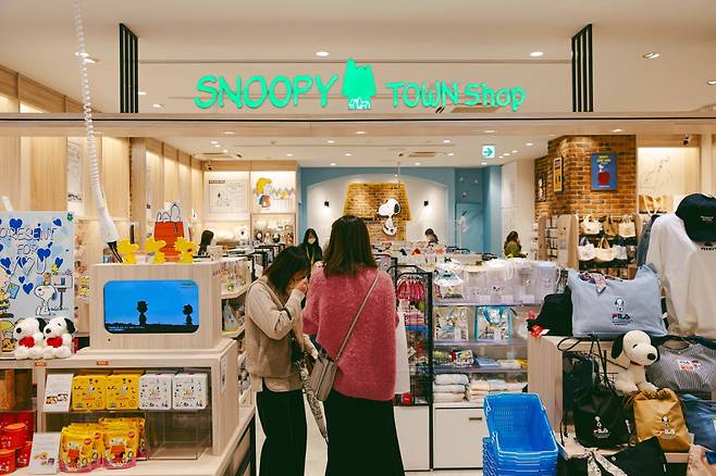 Snoopy Town Shop