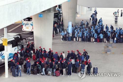 인천공항 통해 입국하는 고용허가제 외국인 근로자 [연합뉴스 자료사진]