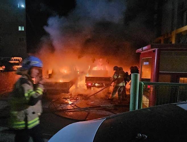 의정부 오피스텔 방화 추정 화재 [의정부소방서 제공, 재판매 및 DB 금지]