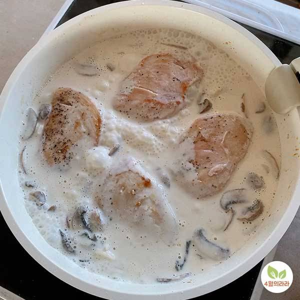 생크림 닭가슴살 구이 완성