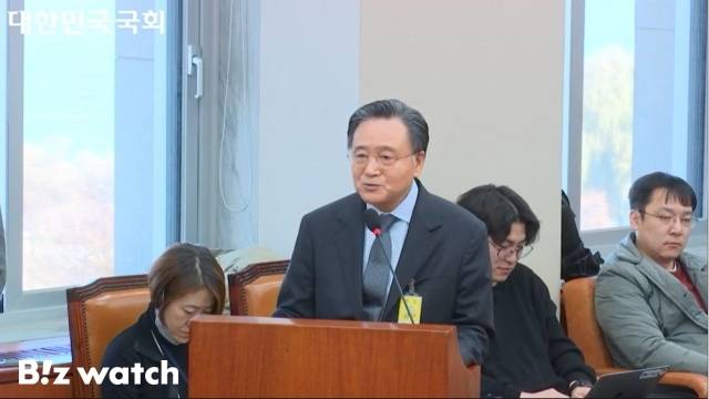 국회 제10차 환경노동위원회에 출선한 SPC 허영인 회장. /사진=국회방송 캡처