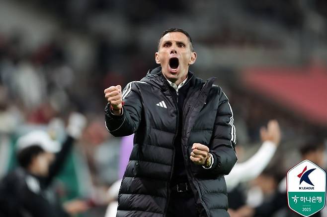 3일 서울월드컵경기장에서 열린 FC서울과 경기에서 승리를 거둔 뒤 포효하는 전북 현대 거스 포옛 감독