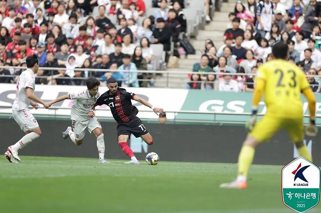 FC서울과 수원FC는 24일 서울월드컵경기장에서 열린 하나은행 K리그1 2025 15라운드 경기에서 1-1로 비겼다. (한국프로축구연맹 제공)