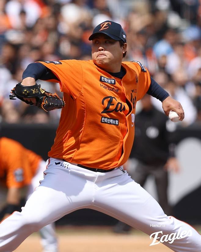 한화 류현진이 18일 대전 한화생명 볼파크에서 열린 2025 KBO리그 SSG전에 선발 등판해 역투하고 있다. 사진 | 한화 이글스