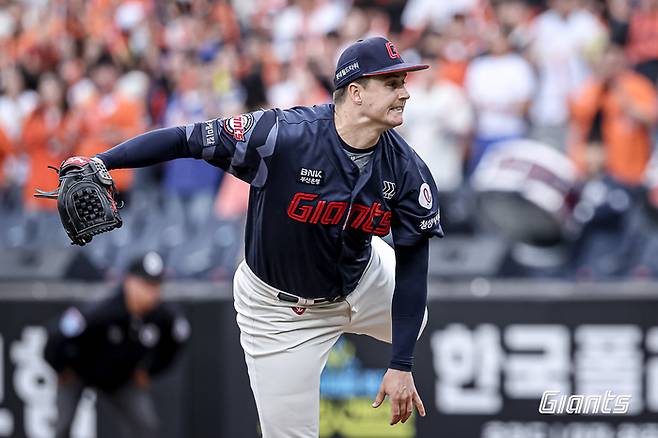 롯데 데이비슨이 24일 대전 한화생명 볼파크에서 열린 2025 KBO리그 한화전에 선발 등판해 역투하고 있다. 사진 | 롯데 자이언츠