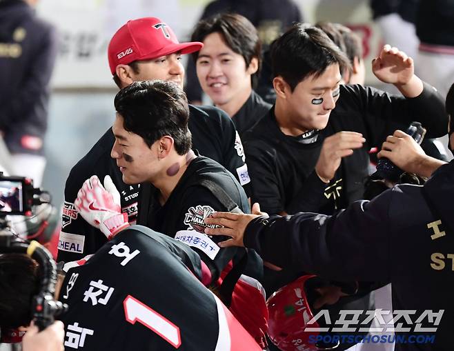 무표정한 김도영도 미소 짓게 만든 역전 투런포.