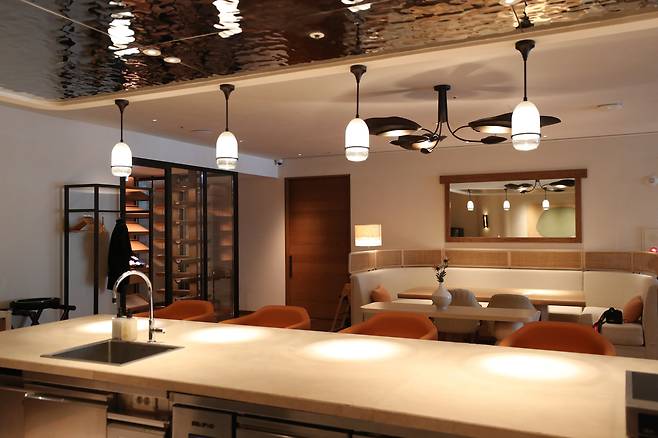 서울 강남구 플라야(PLAYA) 라운지 중 일부. /박성원 기자