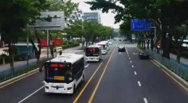 자율주행 버스가 시범 운행 중인 중국 선전.