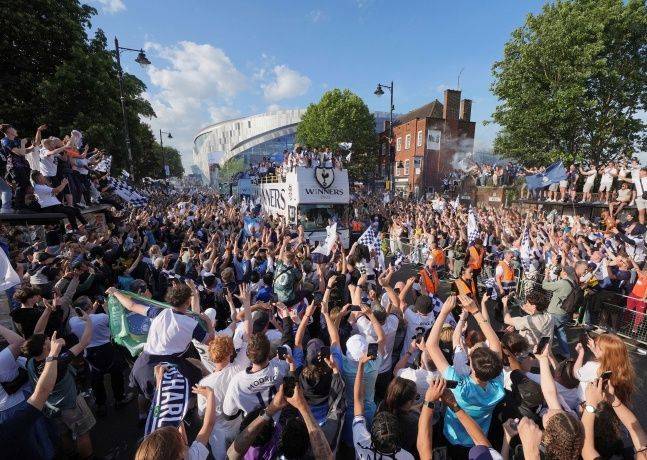 토트넘 우승 카퍼레이드. ⓒ AP=뉴시스