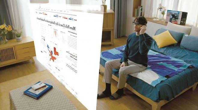 엑스퍼트아이앤씨는 씨사운드를 청각장애인용 스마트글래스를 넘어 제2의 스마트폰으로 작동할 수 있게 개발하고 있다. 인터넷 검색, 동영상 시청, 건강 관리 등 스마트폰 기본 앱에 속한 여러 기능을 시험하고 있다. 엑스퍼트아이앤씨 제공