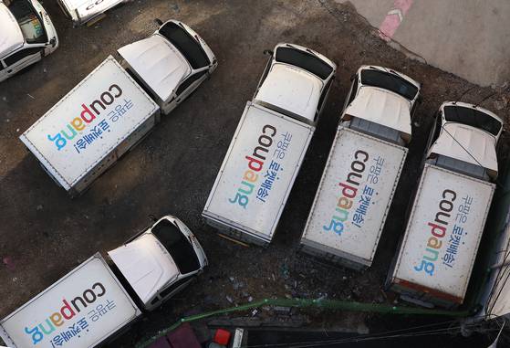 서울의 한 주차장에 세워진 쿠팡 배송차량 모습. 연합뉴스