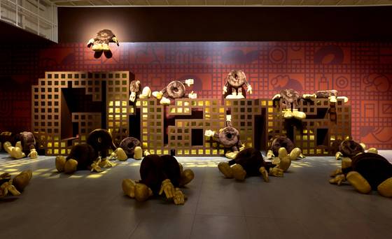 가나초콜릿 50주년을 맞아 작가 그라플렉스가 표현한 작품. 작가의 시그니처 캐릭터들을 통해 유쾌한 초콜릿이 탄생하는 순간을 자신만의 언어로 시각화했다. 롯데웰푸드