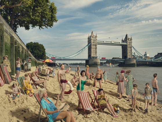 Bathers at Tower Bridge, 2018. ⓒJulia Fullerton-Batten