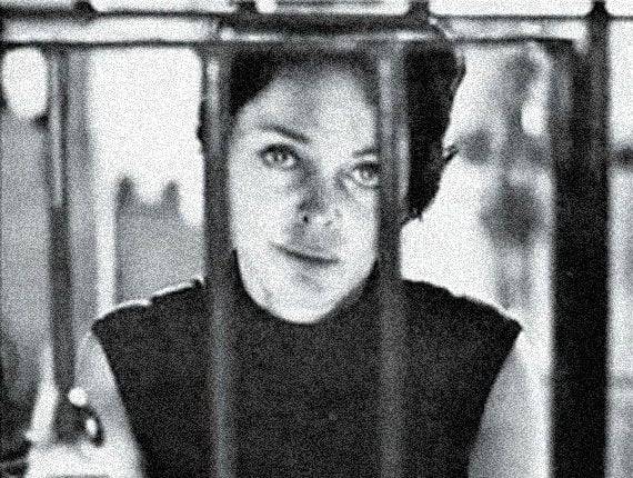 감옥에 갇힌 소피아 바시.