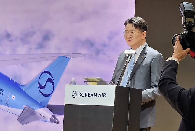 조원태 한진그룹 회장이 지난 3월11일 서울 강서구 본사에서 새로운 기업이미지(CI)와 기업가치 체계를 발표하고 있다. 조은비 기자 