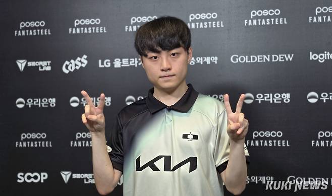 ‘쇼메이커’ 허수가 24일 오후 3시 서울 종로구 롤파크 LCK 아레나에서 열린 ‘2025 LCK’ 정규시즌 2라운드 한화생명e스포츠와 경기가 끝난 뒤 쿠키뉴스와 인터뷰하고 있다. 김영건 기자