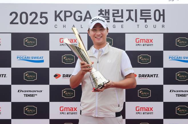 ‘KPGA 챌린지투어 7회 대회’ 우승을 차지한 백무곤. KPGA 제공