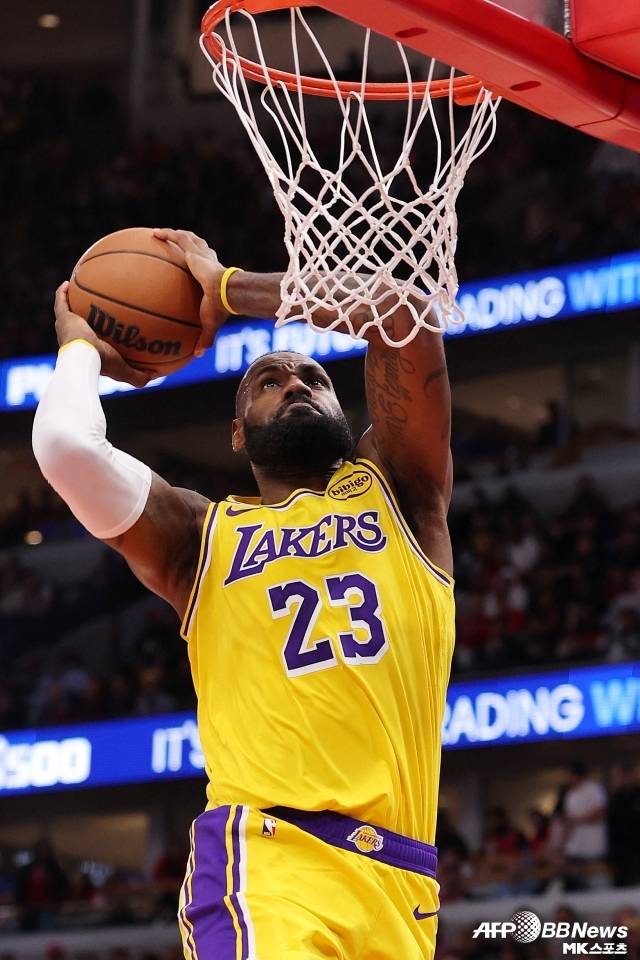 제임스는 클리블랜드 캐벌리어스, 마이애미 히트, LA 레이커스에서 모두 우승을 차지했고 NBA 최초로 통산 5만 득점이라는 대기록을 세웠다. 사진=AFPBBNews=News1