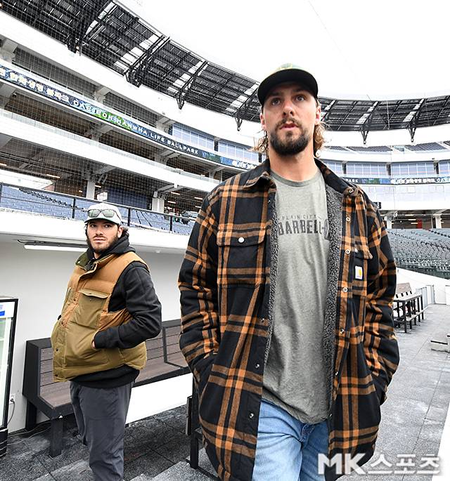 코디 폰세(왼쪽)와 라이언 와이스(오른쪽)이 이끄는 한화 이글스 선발진이 최강의 모습을 보여주고 있다. 사진=천정환 기자