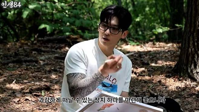 방송인 덱스(본명 김진영)가 소방관 준비 계획을 밝히며 "방송 일에서 떠나게 되면 소방관에 도전할 것"이라고 밝혔다.  /사진=유튜브 채널 '인생84' 캡처