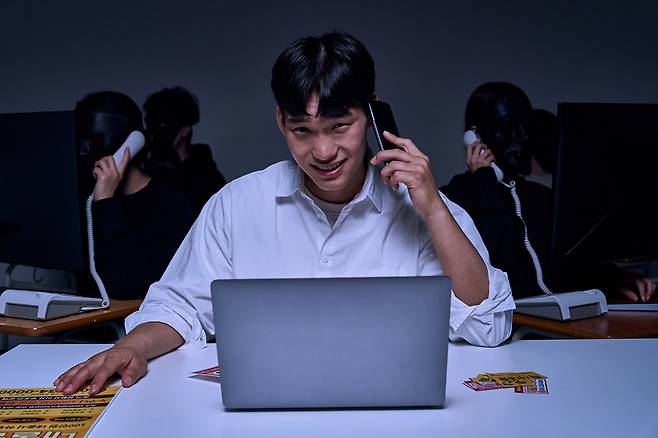 보이스피싱 일당에 속아 수천만원의 피해를 당하고 대출까지 받으려 한 60대 시민이 한 은행원의 기지로 추가적인 피해를 면했다. [게티이미지뱅크]